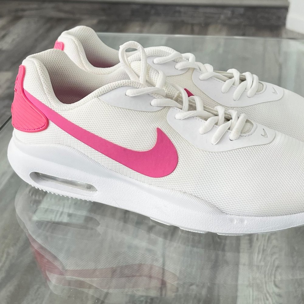 NIKE AIR Women's size 9.5 sneakers! BRAND NEW, NEVER BEEN WORN!